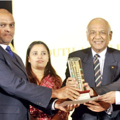 SLTC Research University recognised with ‘South Asian Business Excellence Award’ at South Asian partnership summit in Dhaka